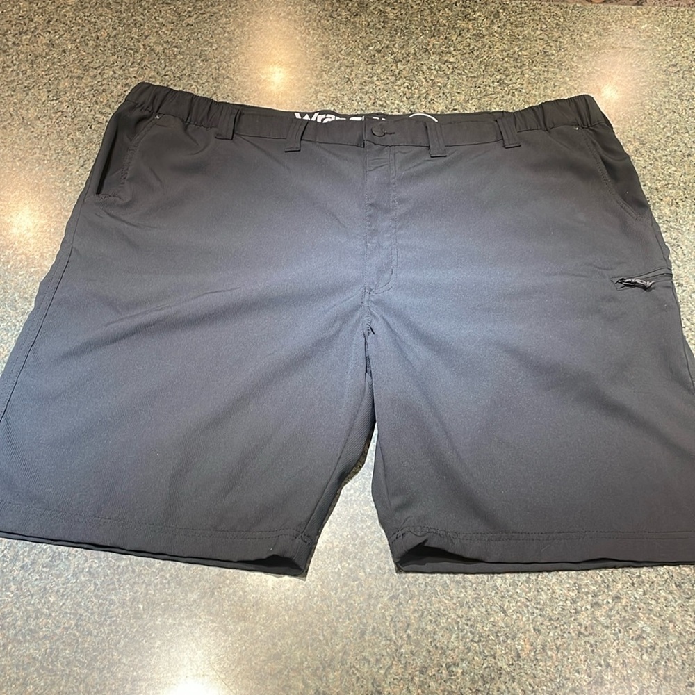 Wrangler outdoor size 46 cargo lightweight black elastic waist shorts